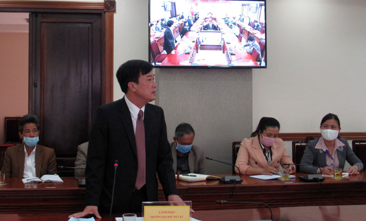 Hiệu trưởng Trường Đại học Đà Lạt Lê Minh Chiến phát biểu sẵn sàng huy động ký túc xá, giảng đường, sinh viên cho công tác cách ly tập trung phòng chống dịch Covid-19