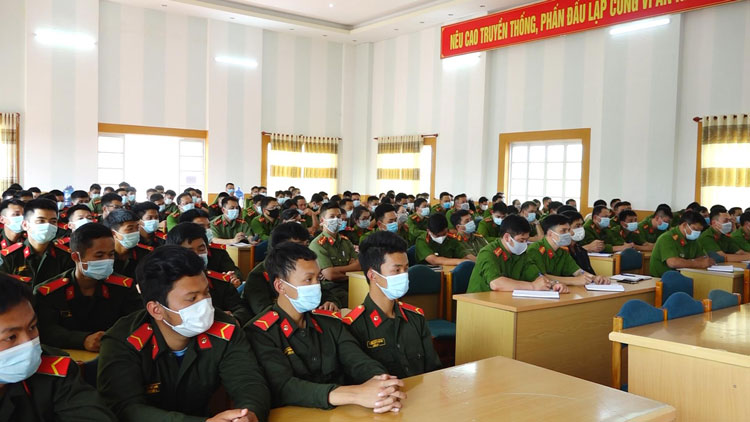 Công an tỉnh tổ chức tập huấn cho cán bộ chiến sỹ
