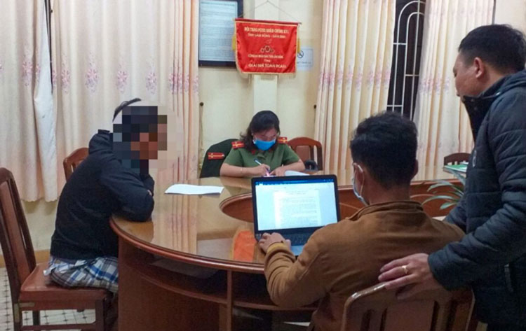 Thông tin sai về cô gái trốn cách ly, 2 thanh niên bị phạt 22,5 triệu đồng