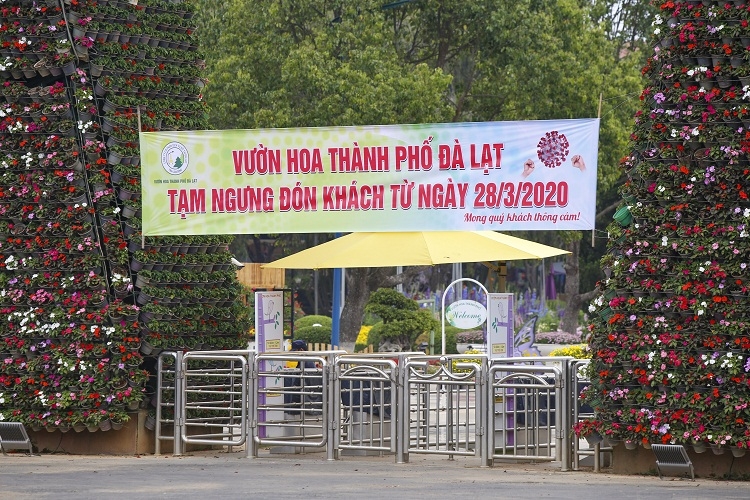 Các điểm du lịch nổi tiếng tại Đà Lạt sáng 28/3 đồng loạt căng biển tạm ngưng hoạt động để phòng chống dịch bệnh Covid-19