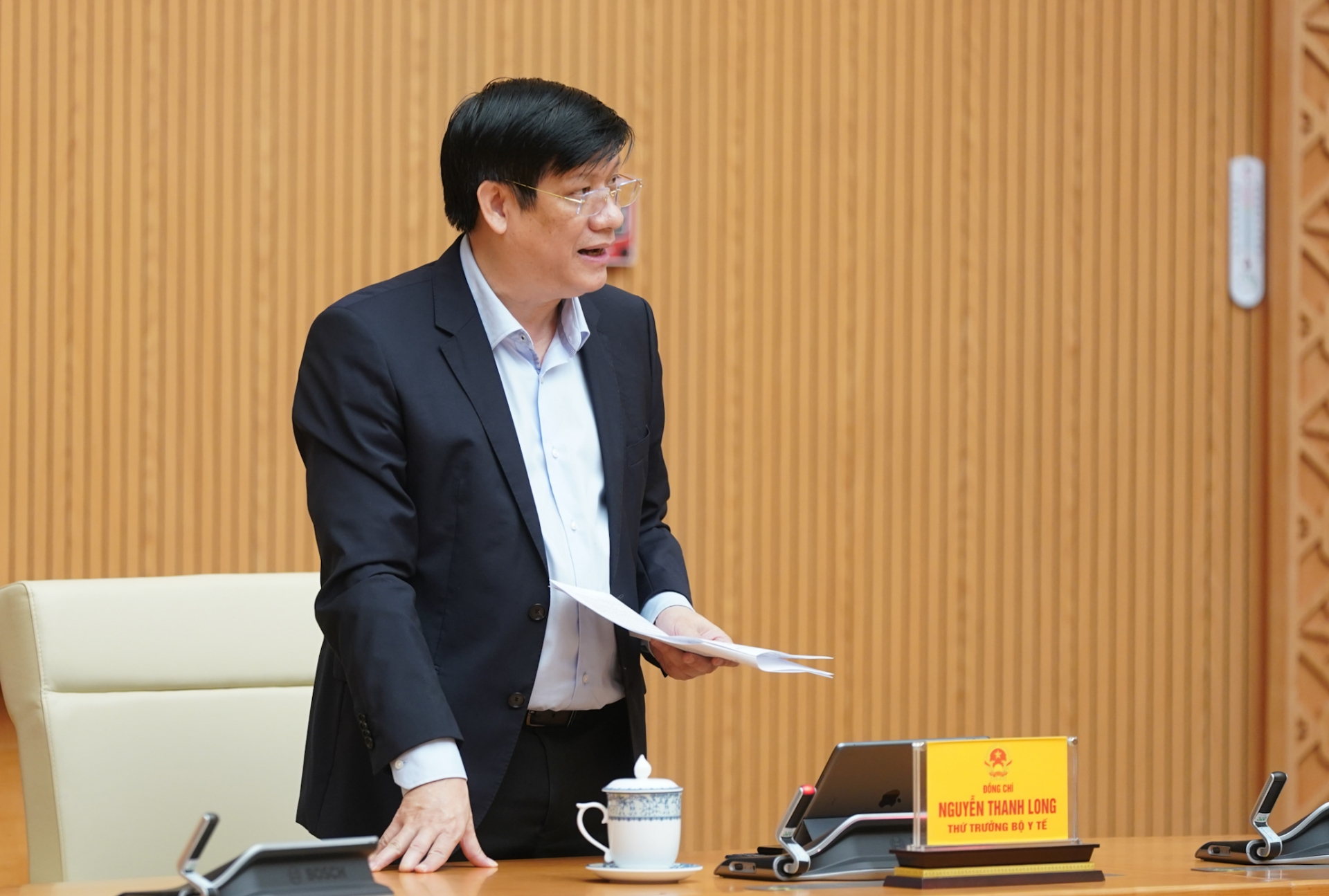 Thứ trưởng Bộ Y tế Nguyễn Thanh Long phát biểu tại buổi làm việc