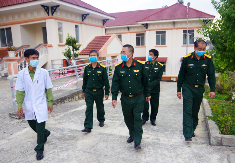 Chiến sĩ quân y H32 sẵn sàng làm nhiệm vụ với tinh thần “chống dịch như chống giặc”