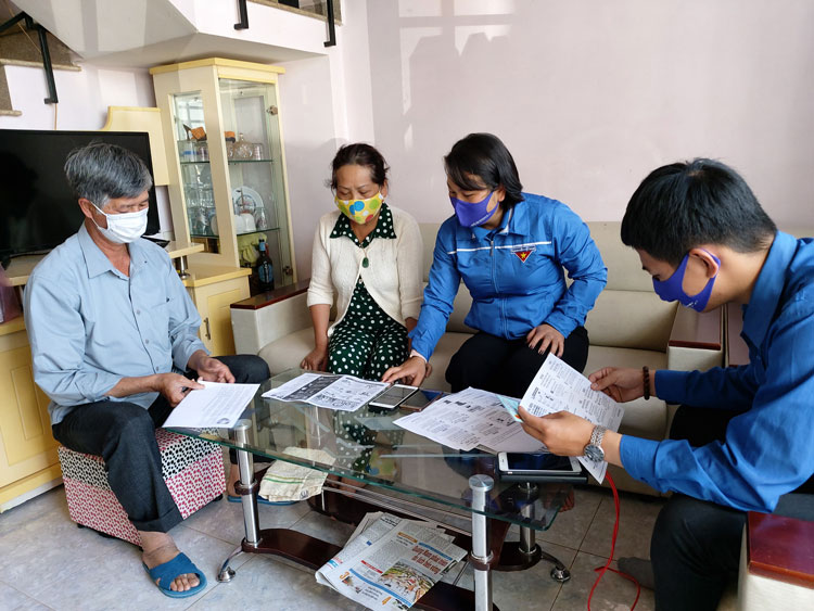 Thành Đoàn Đà Lạt tuyên truyền nâng cao ý thức người dân về phòng, chống dịch bệnh Covid-19