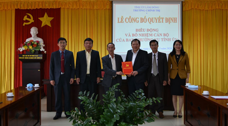 Trao quyết định bổ nhiệm các chức vụ Trưởng Ban Tuyên giáo Tỉnh ủy, Phó ban Tuyên giáo Tỉnh ủy và Hiệu trưởng Trường Chính trị