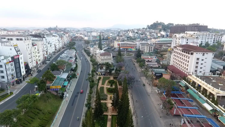 Chiều 1/4, tổng quan đường phố khu vực trung tâm TP Đà Lạt khá vắng vẻ