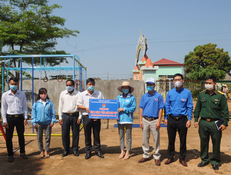 Tuổi trẻ Di Linh thực hiện nhiều phần việc trong Tháng Thanh niên