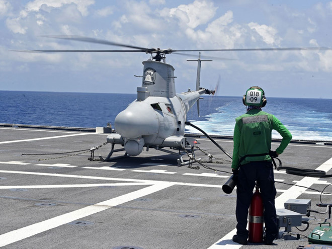 Máy bay không người lái MQ-8B Fire Scout trên chiến hạm USS Gabrielle Giffords ở Biển Đông vào cuối tháng 3 vừa qua