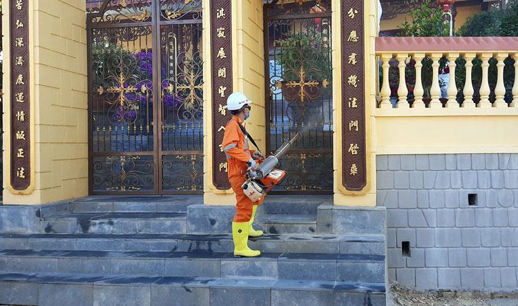 Chùa Kỳ Viên, Đà Lạt phun hóa chất khử khuẩn quanh khuôn viên