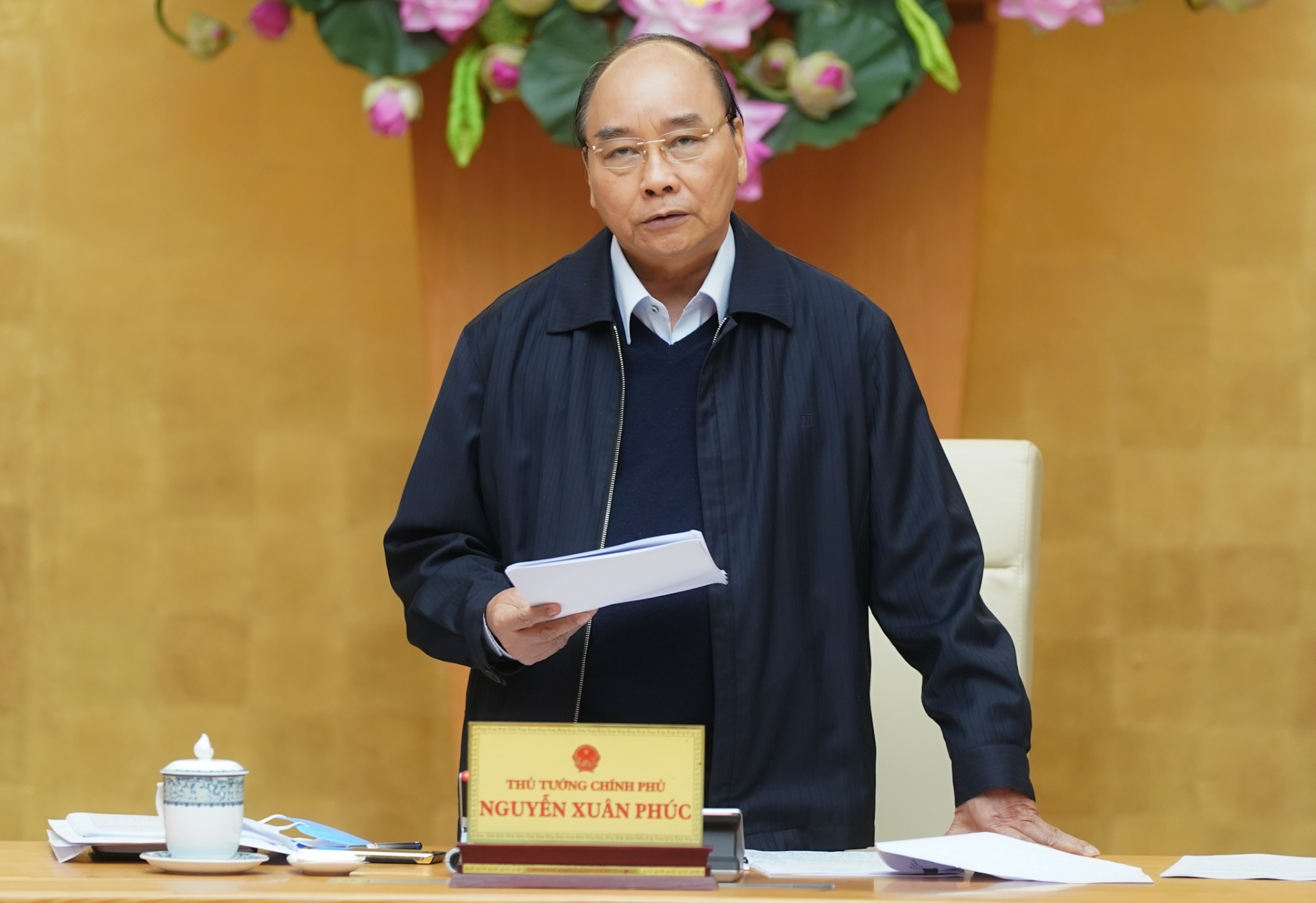 Thủ tướng yêu cầu làm nhanh gói hỗ trợ vì "cuộc sống người dân không thể chờ đợi hơn"