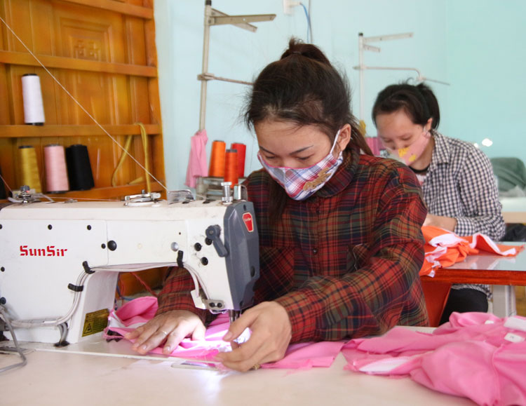 Đạ Tẻh: Tạo việc làm cho phụ nữ nông thôn
