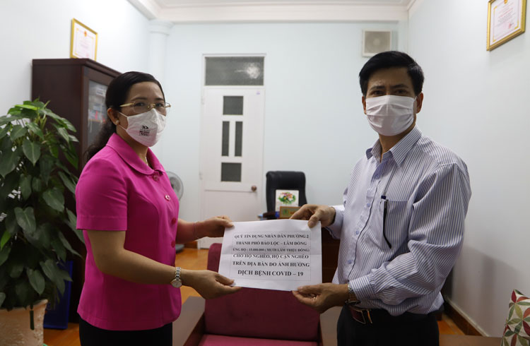 Quỹ Tín dụng Nhân dân Phường 2 (TP Bảo Lộc) ủng hộ 15 triệu đồng