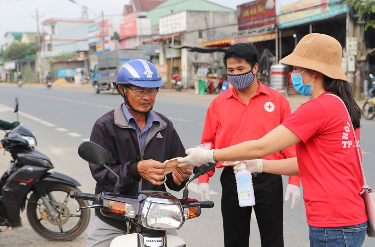 Hội Chữ thập đỏ các địa phương đồng hành phòng chống dịch Covid-19