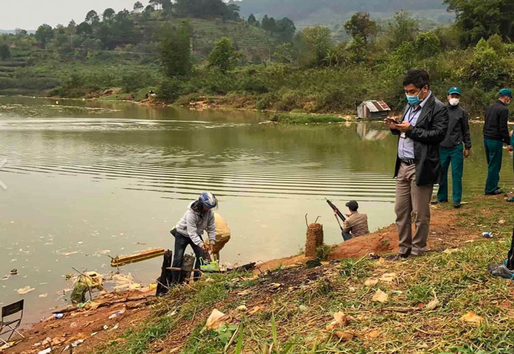 Yêu cầu người dân câu cá về nhà