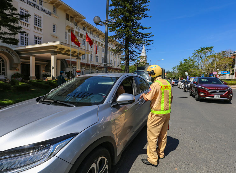 8 chốt kiểm soát dịch bệnh Covid-19 chính thức đi vào hoạt động