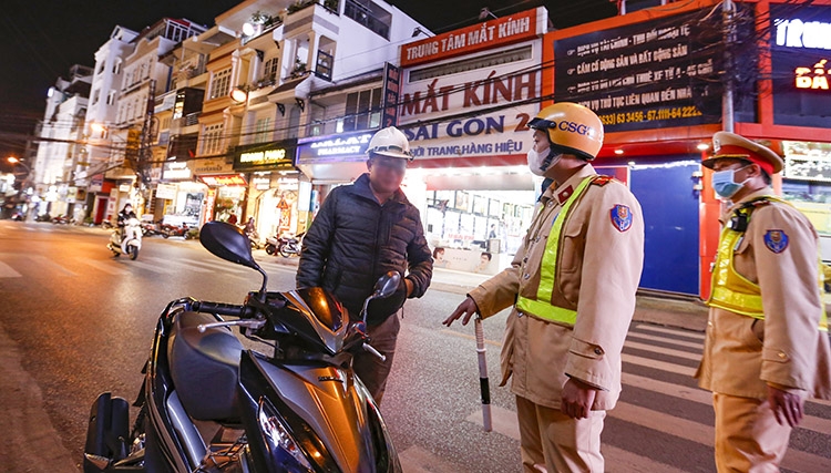 Đà Lạt: Xử phạt gần 500 trường hợp không đeo khẩu trang tại nơi công cộng