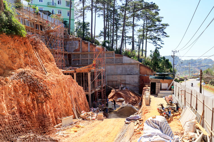 Công trình Khách sạn Diamon Hill vi phạm trật tự xây dựng tại thửa đất 330, Tờ bản đồ số 8 (Phường 10, TP Đà Lạt)