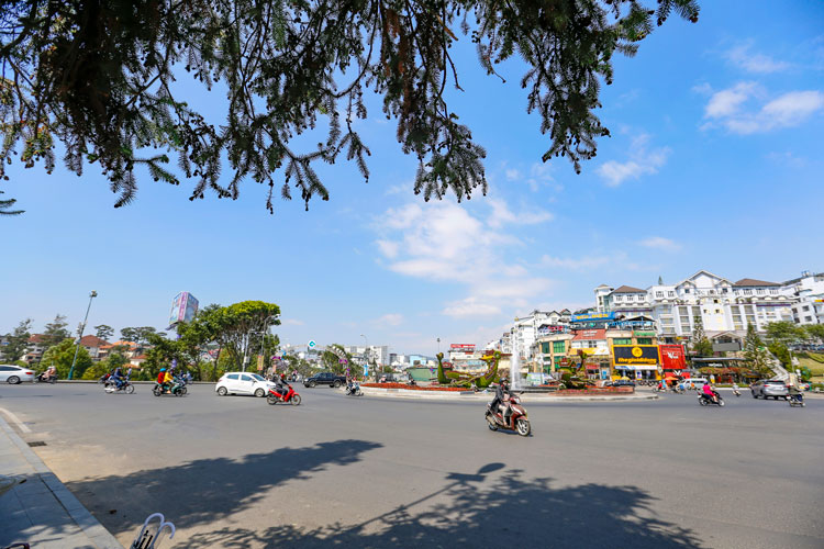 Lâm Đồng thuộc nhóm có nguy cơ thấp, tiếp tục thực hiện Chỉ thị 15 của Thủ tướng Chính phủ