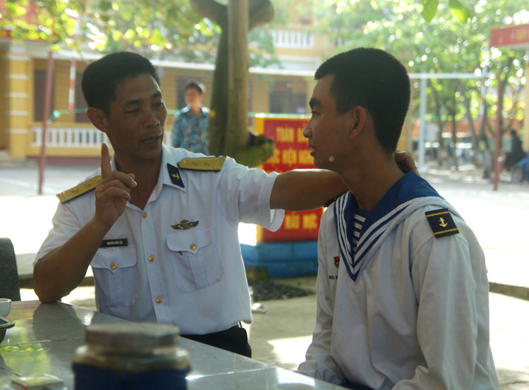 Lời tâm tình, dặn dò chiến sĩ mới của Trung tá Nguyễn Tiến Tảo (đảo Trường Sa Đông) trước lúc hoàn thành nhiệm vụ.