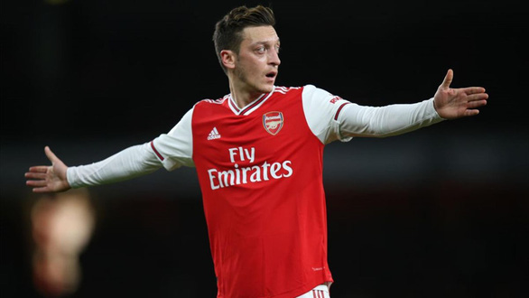 Arsenal: đội bóng Anh đầu tiên giảm lương cầu thủ