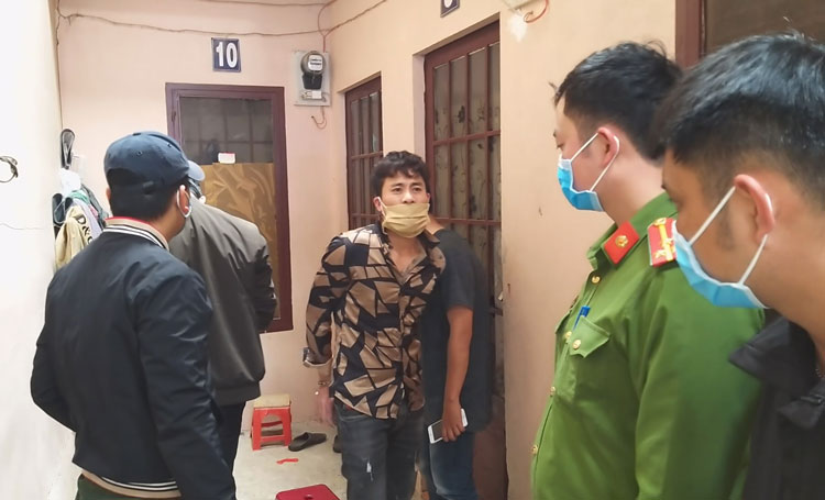 Bắt quả tang đối tượng tàng trữ trái phép chất ma túy