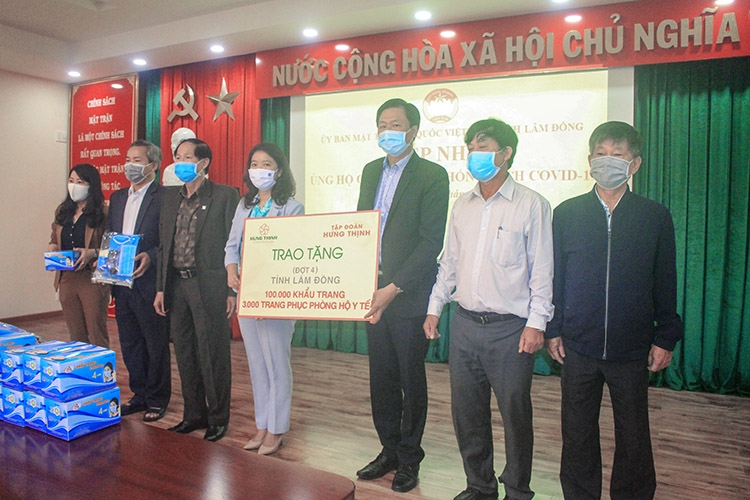Lâm Đồng đã tiếp nhận trên 03 tỷ đồng ủng hộ Quỹ phòng chống dịch Covid-19