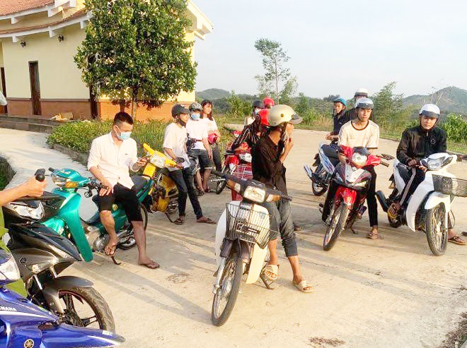 Xử lý nhiều thanh thiếu niên tụ tập đua xe ở Cát Tiên