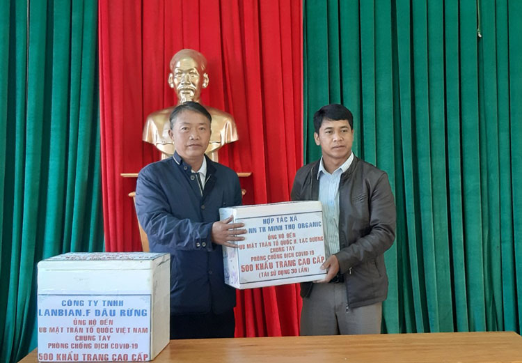 Lạc Dương tiếp nhận 1.000 khẩu trang phòng, chống dịch Covid-19