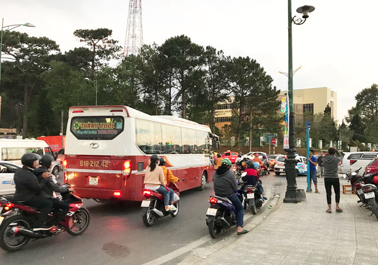 Công bố đường dây nóng tiếp nhận phản ánh về trật tự an toàn giao thông dịp lễ 30/4 và 1/5