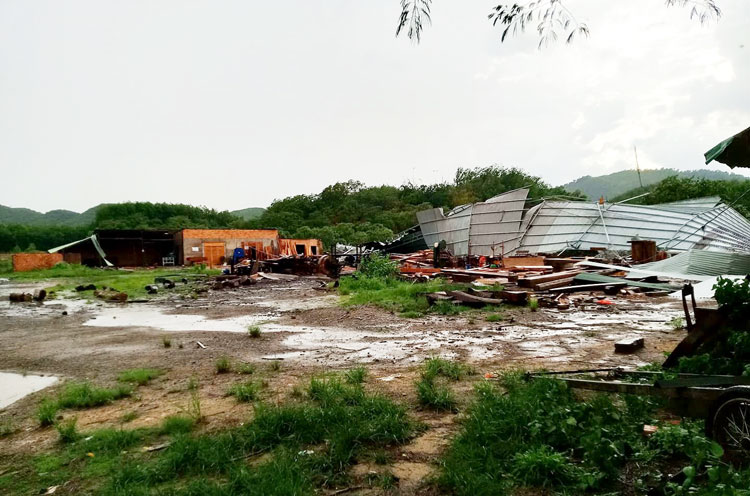 Mưa lớn, lốc xoáy làm tốc mái gần 30 nhà dân ở Đạ Tẻh