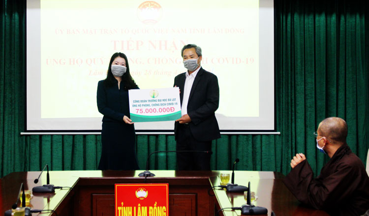 Công đoàn Trường Đại học Đà Lạt ủng hộ 75 triệu đồng