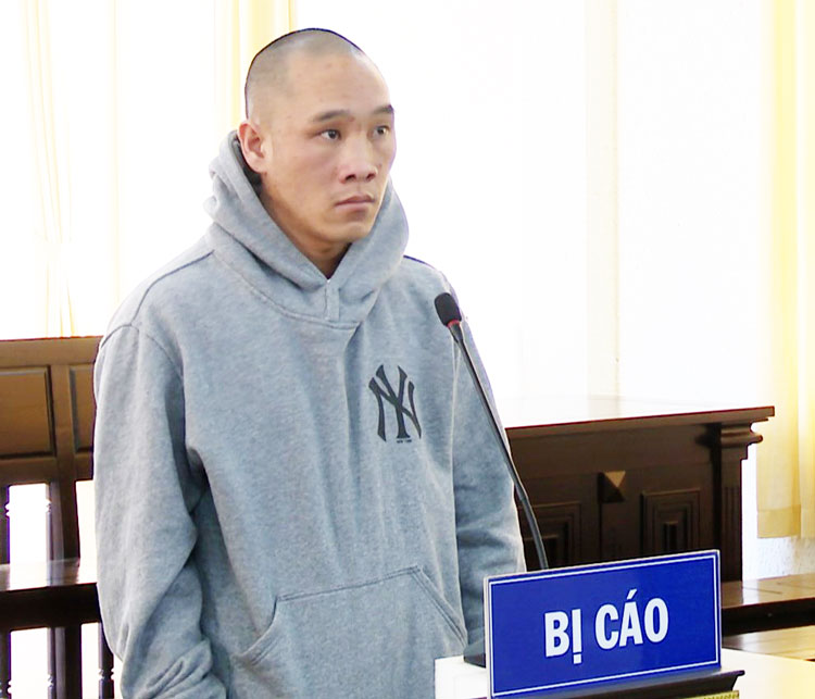 Lãnh 20 năm tù vì vận chuyển trái phép 1 bánh heroin