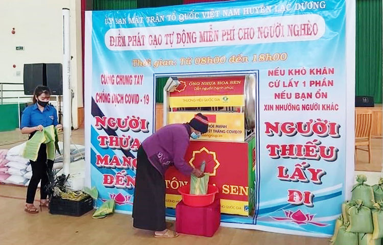 Máy "ATM gạo" cấp phát hơn 7 tấn gạo cho nguời dân Lạc Dương gặp khó khăn do ảnh hưởng dịch Covid-19