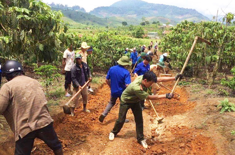 Đạ K'Nàng phấn đấu về đích nông thôn mới