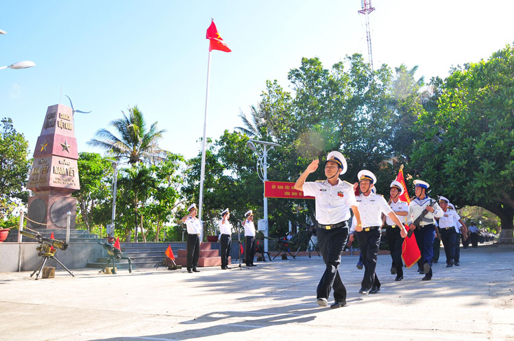 Cán bộ, chiến sỹ làm nhiệm vụ ở Trường Sa luôn xác định: Tất cả vì biển đảo quê hương