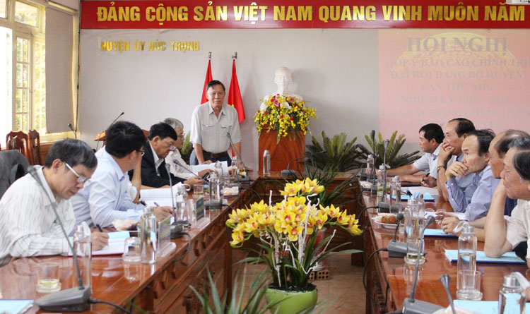 Huyện ủy Đức Trọng lấy ý kiến cán bộ lão thành góp ý Văn kiện Đại hội Đảng bộ huyện