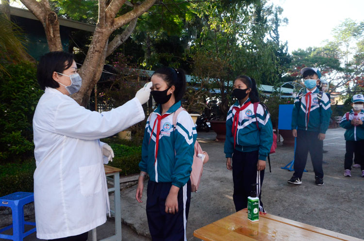 Cô trò háo hức trở lại trường