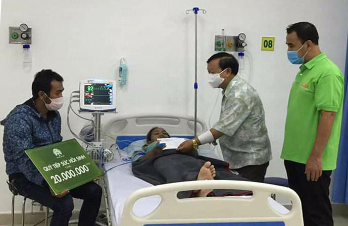 Trao tài trợ 151 triệu đồng giúp 8 bệnh nhân có hoàn cảnh đặc biệt khó khăn chữa bệnh