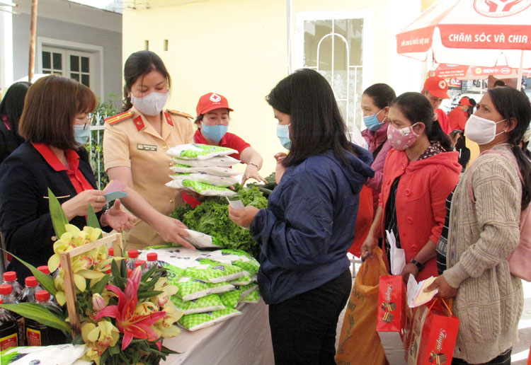 Tăng cường sự lãnh đạo của Đảng đối với công tác Hội Chữ thập đỏ