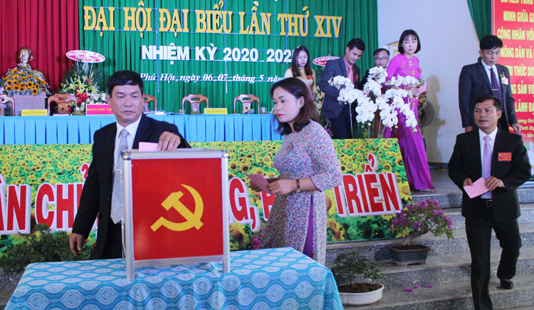Bỏ phiếu bầu Ban Chấp hành khóa XIV nhiệm kỳ 2020 - 2025