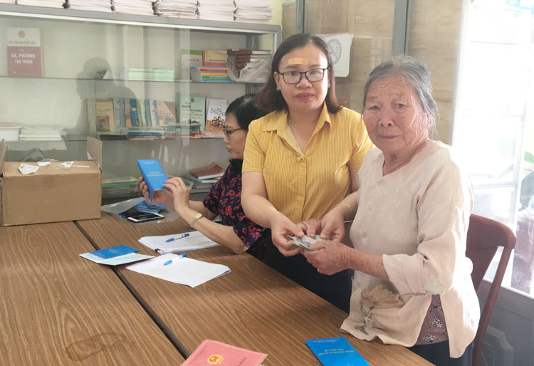 Bắt đầu chi trả tiền hỗ trợ cho người có công theo Nghị quyết 42 của Chính phủ