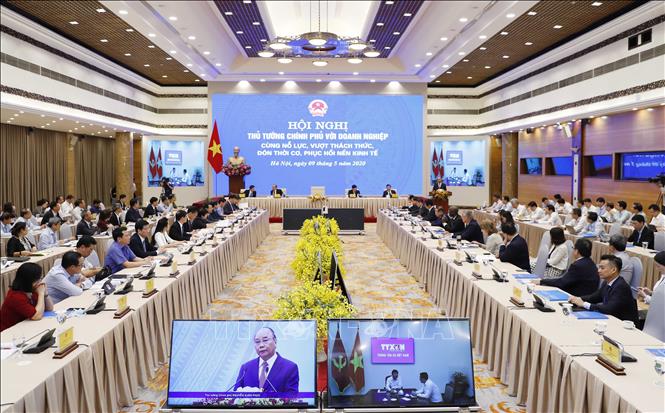 Sáng 9/5, Thủ tướng Nguyễn Xuân Phúc chủ trì Hội nghị trực tuyến Thủ tướng Chính phủ với doanh nghiệp. Hội nghị có chủ đề 