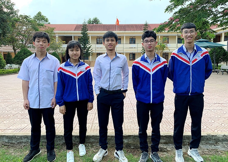 5 học sinh Trường THPT Chuyên Bảo Lộc  giành học bổng toàn phần đi Nga
