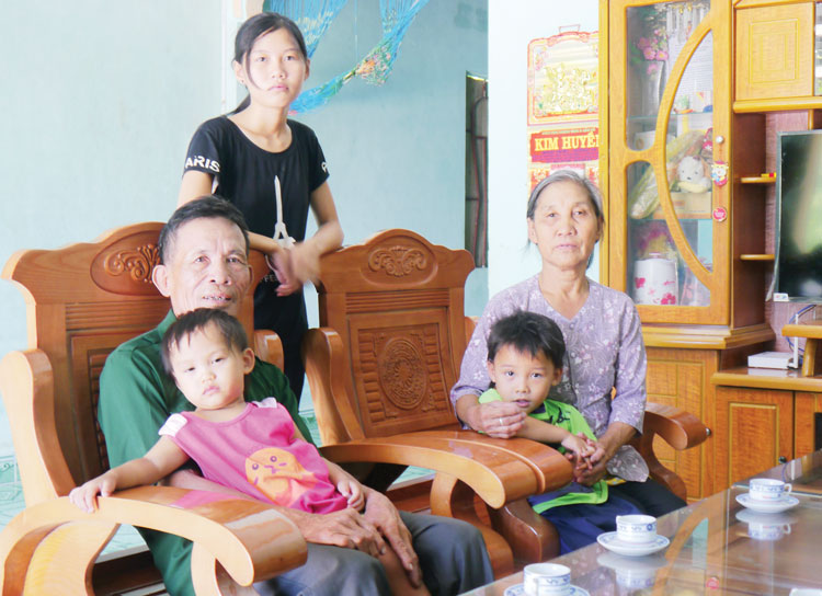 Ấm áp những ngôi nhà &quot;Nghĩa tình đồng đội&quot;