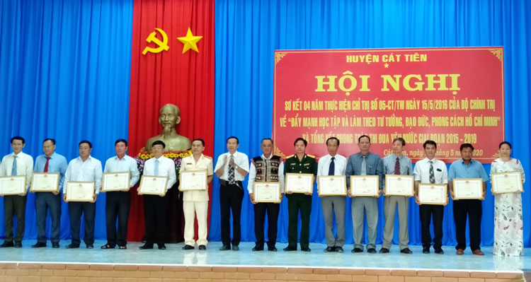 Cát Tiên sơ kết 4 năm thực hiện Chỉ thị 05 của Bộ Chính trị và tổng kết phong trào thi đua yêu nước giai đoạn 2015 - 2019
