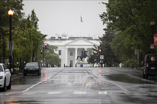 Một tuyến phố vắng người qua lại do dịch COVID-19 tại Washington, DC, Mỹ ngày 23/4