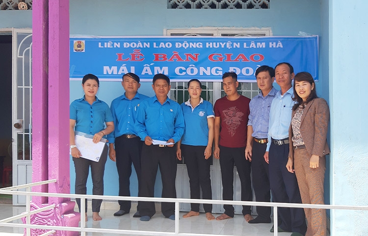Trao Mái ấm Công đoàn cho đoàn viên có hoàn cảnh đặc biệt khó khăn