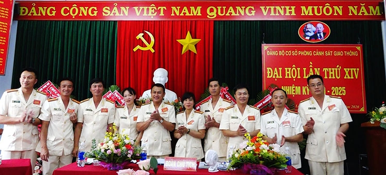 Đoàn đại biểu đi dự đại hội cấp trên ra mắt Đại hội
