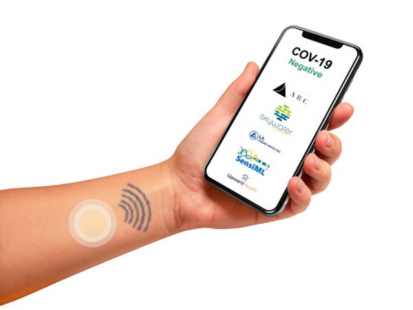 Phát triển miếng dán đo thân nhiệt giúp phát hiện bệnh COVID-19