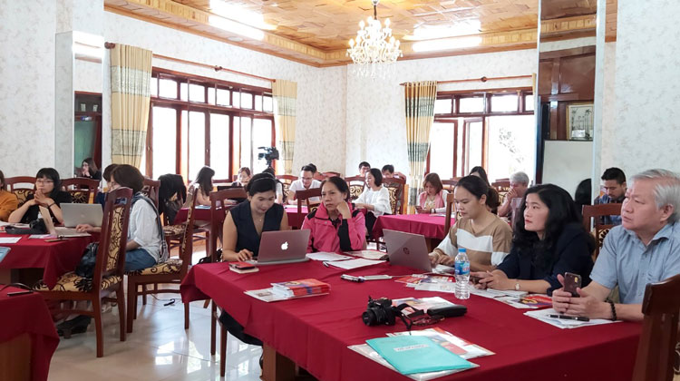 Tập huấn nhóm truyền thông chuyên môn về chăm sóc sức khỏe sinh sản và tình dục cho phụ nữ và thanh niên DTTS
