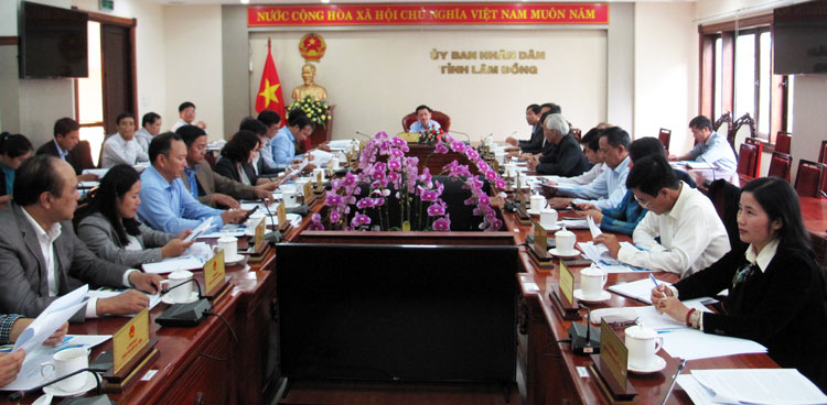 Phấn đấu đạt 90% dân số tham gia BHYT và trên 110.000 người tham gia BHXH